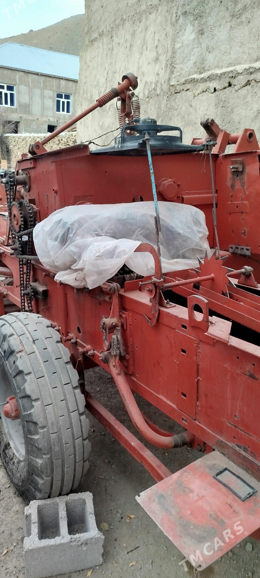 MTZ 82 2012 - 300 000 TMT - Бахарден - img 4