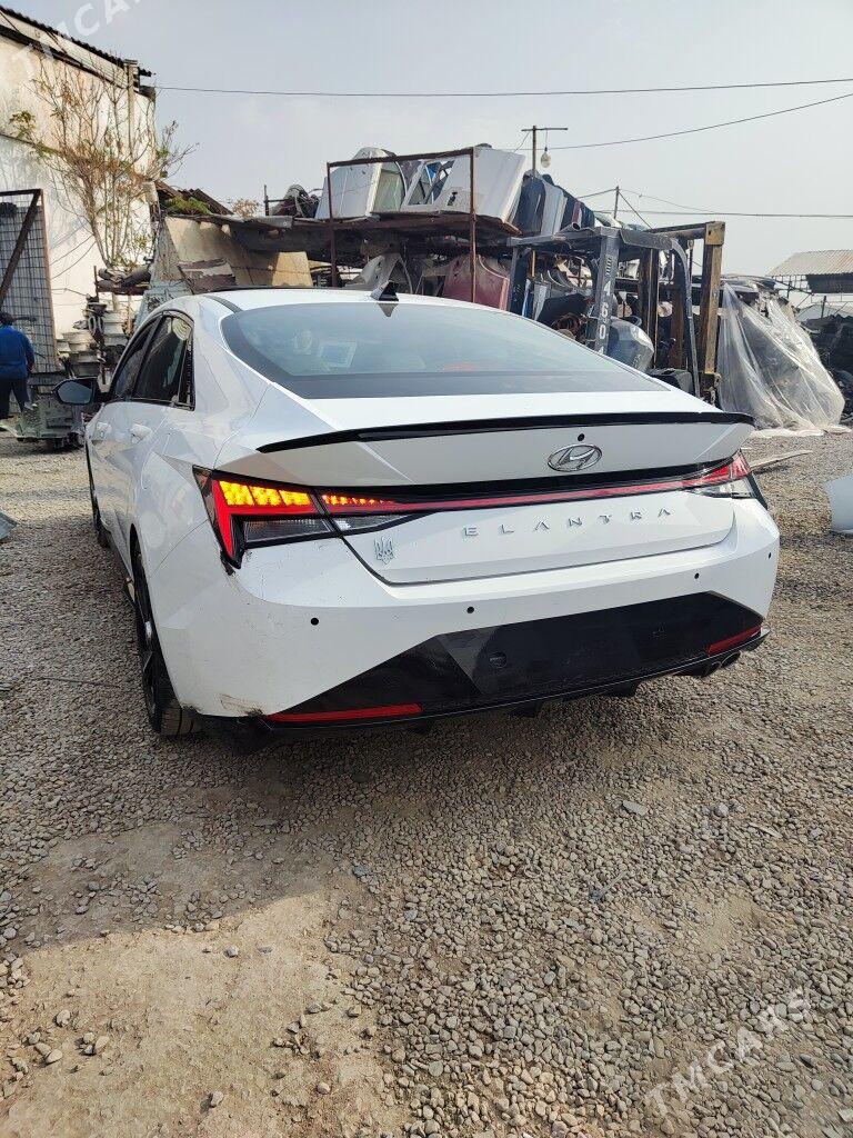 Hyundai Elantra 2021 - 285 000 TMT - Podwoýski köç. (Bitarap Türkmenistan şaýoly) - img 4