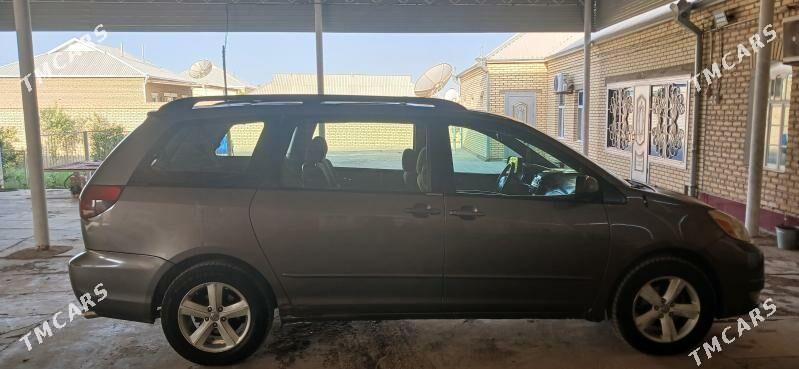 Toyota Sienna 2005 - 240 000 TMT - Baýramaly - img 4