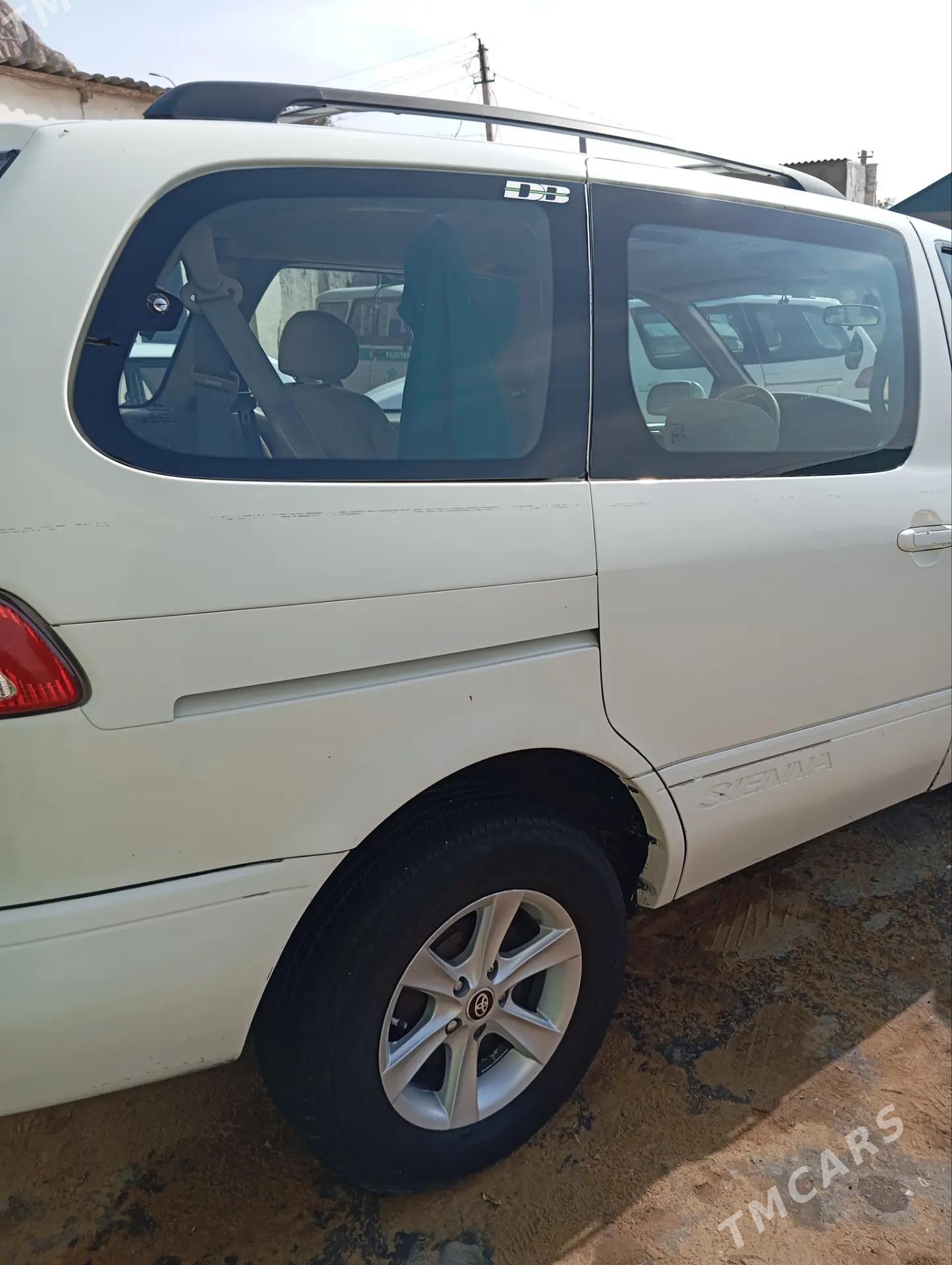 Toyota Sienna 2004 - 170 000 TMT - Туркменбаши - img 5