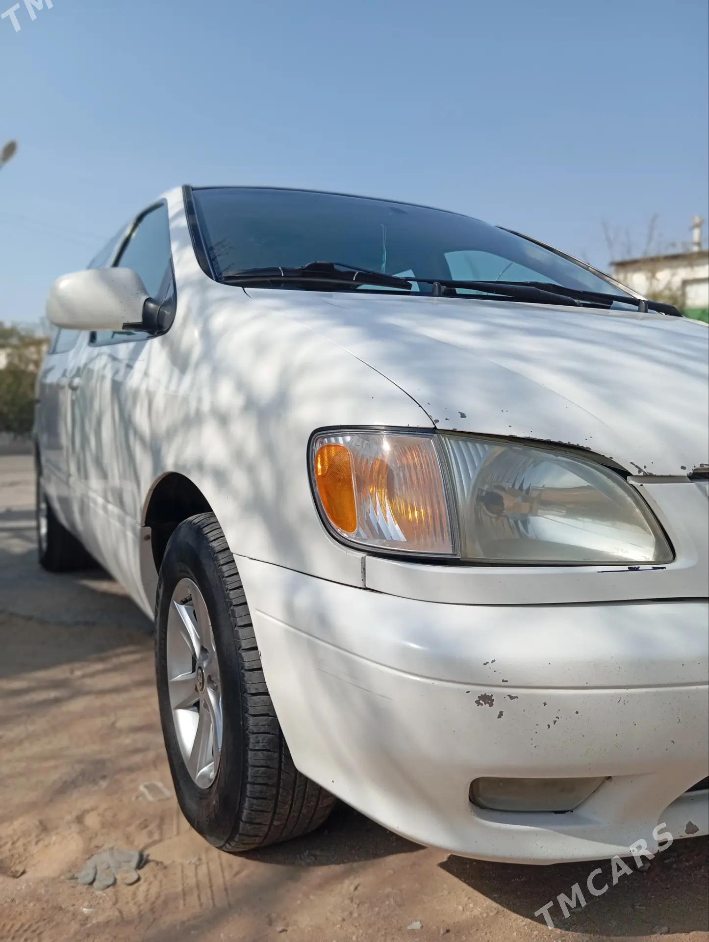 Toyota Sienna 2004 - 170 000 TMT - Туркменбаши - img 1