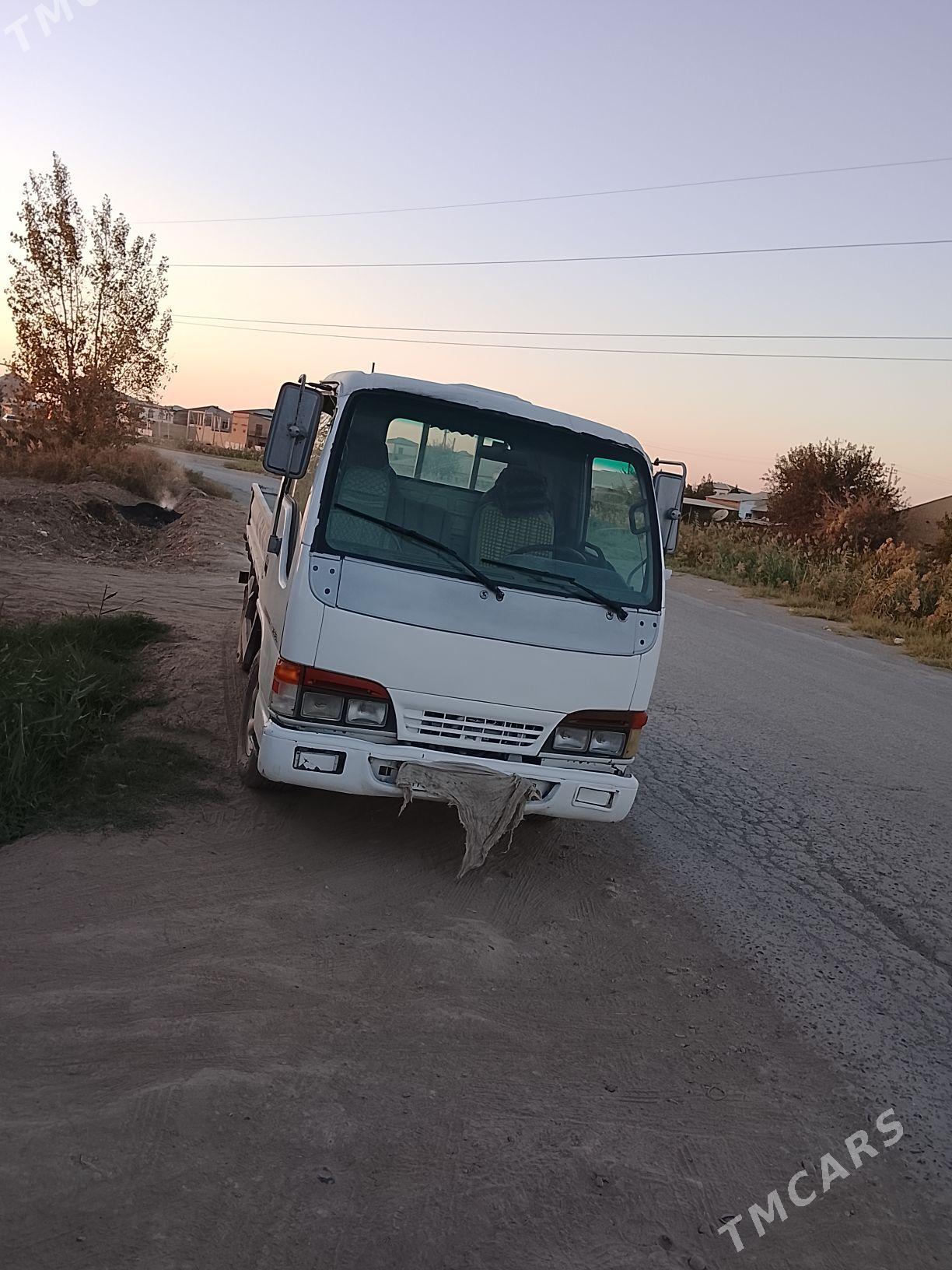 Isuzu Elf 1999 - 95 000 TMT - Керки - img 3