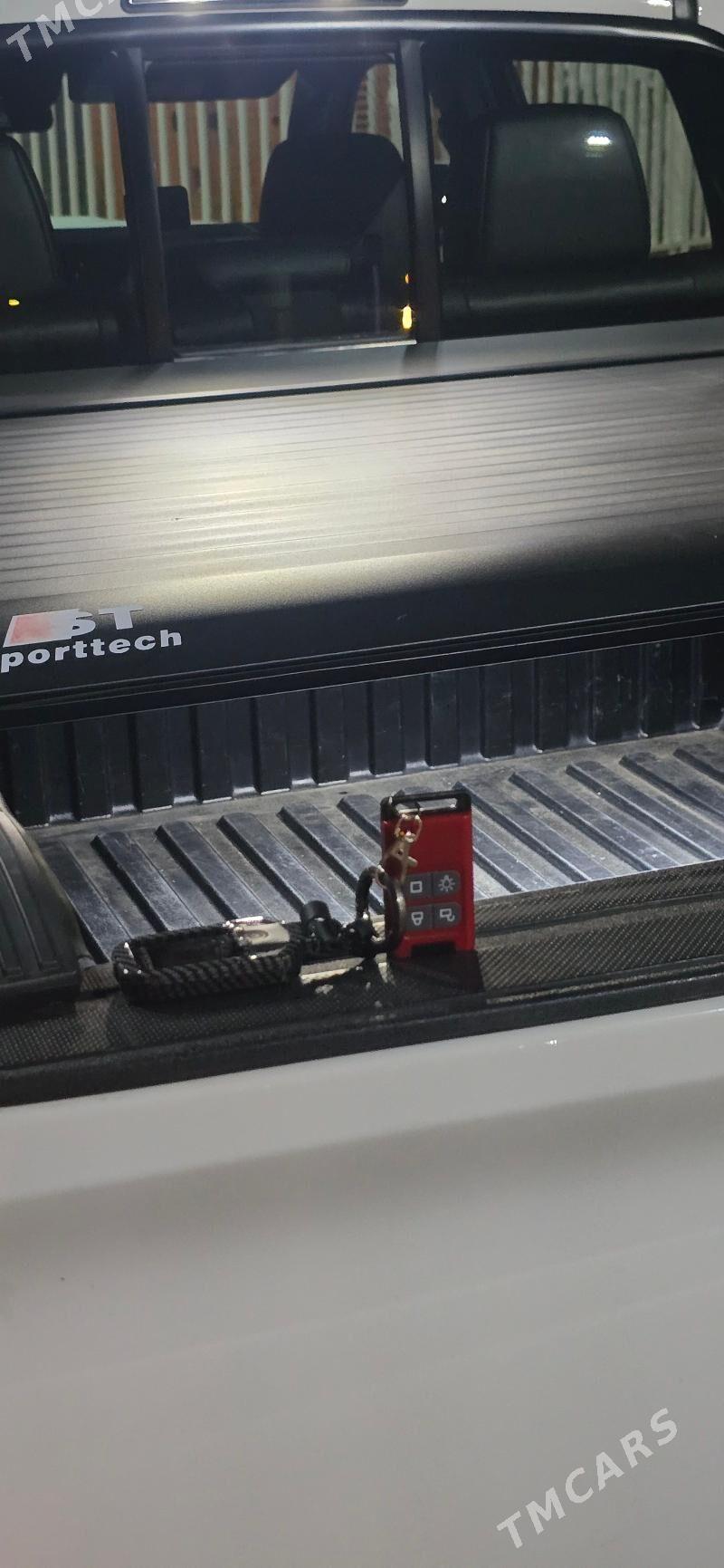 Toyota Tacoma 2019 - 460 000 TMT - Ашхабад - img 4