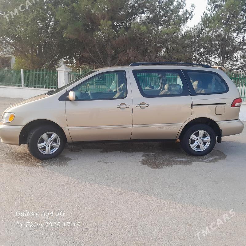 Toyota Sienna 2002 - 190 000 TMT - Эсенгулы - img 4