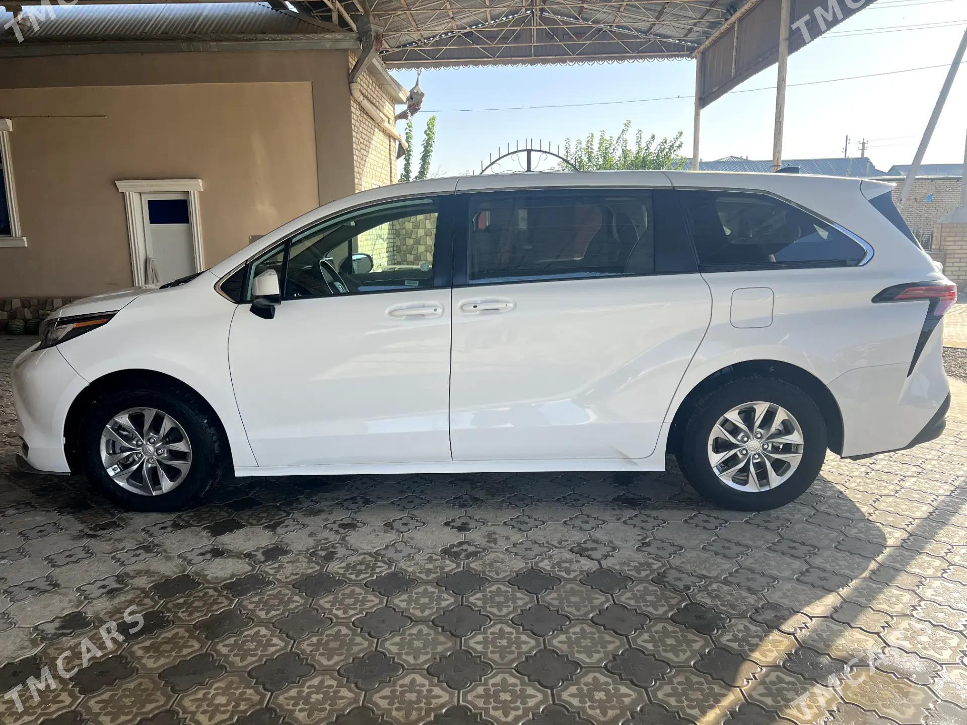 Toyota Sienna 2021 - 500 000 TMT - Мары - img 4