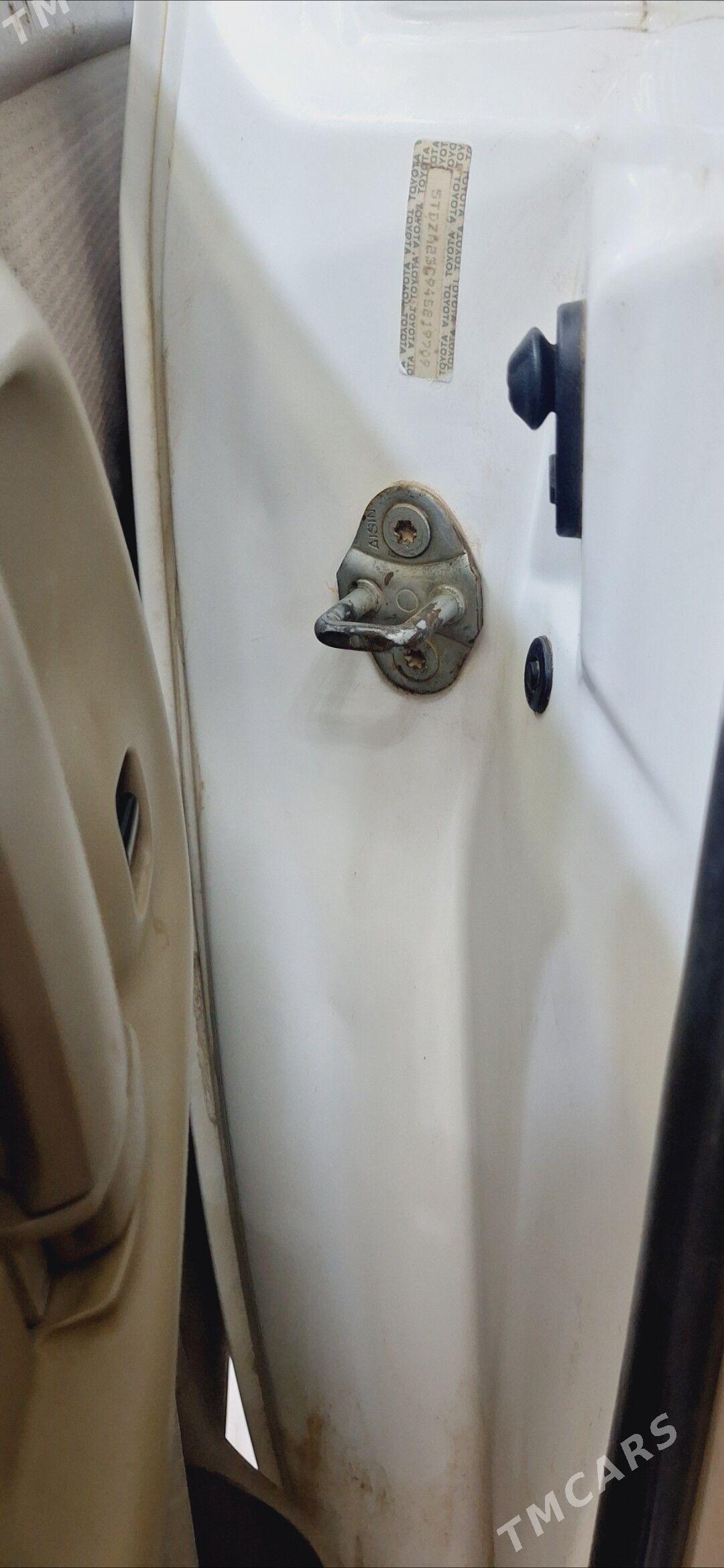 Toyota Sienna 2004 - 200 000 TMT - Дашогуз - img 9