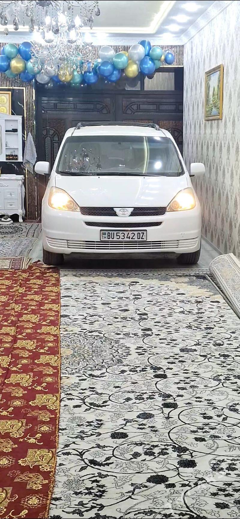 Toyota Sienna 2004 - 200 000 TMT - Дашогуз - img 2