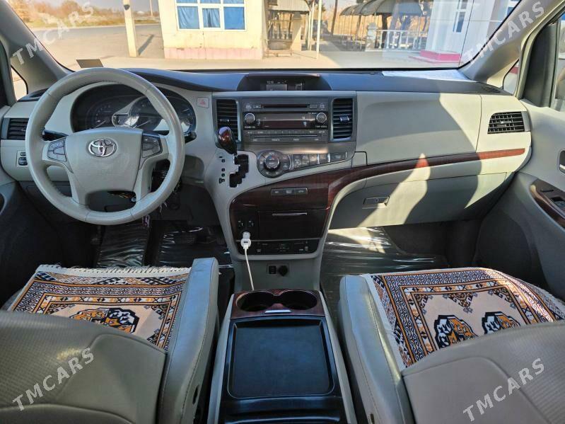 Toyota Sienna 2010 - 290 000 TMT - Мары - img 2