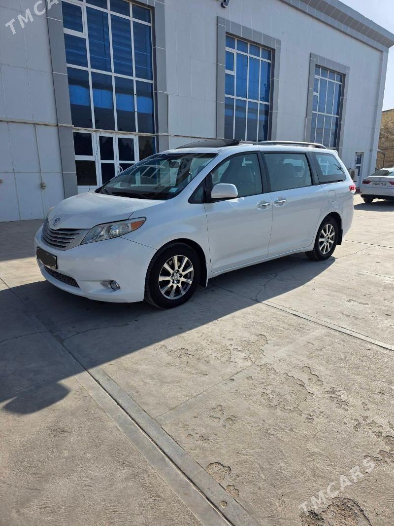 Toyota Sienna 2010 - 290 000 TMT - Мары - img 8