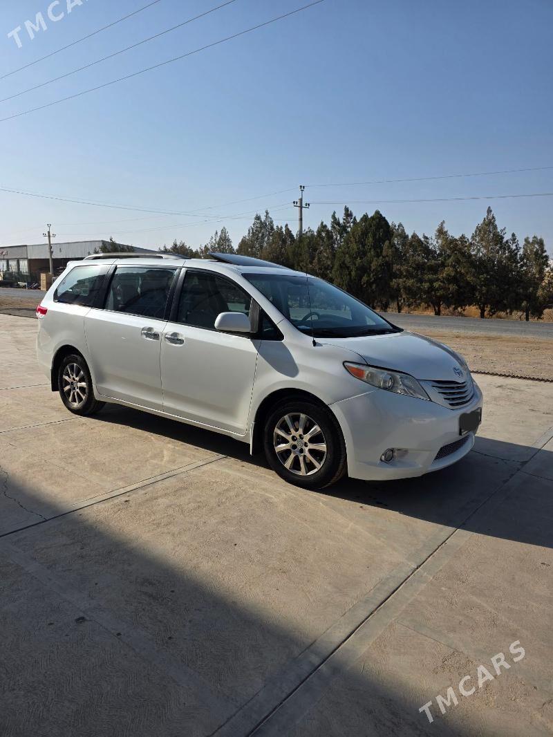 Toyota Sienna 2010 - 290 000 TMT - Мары - img 6