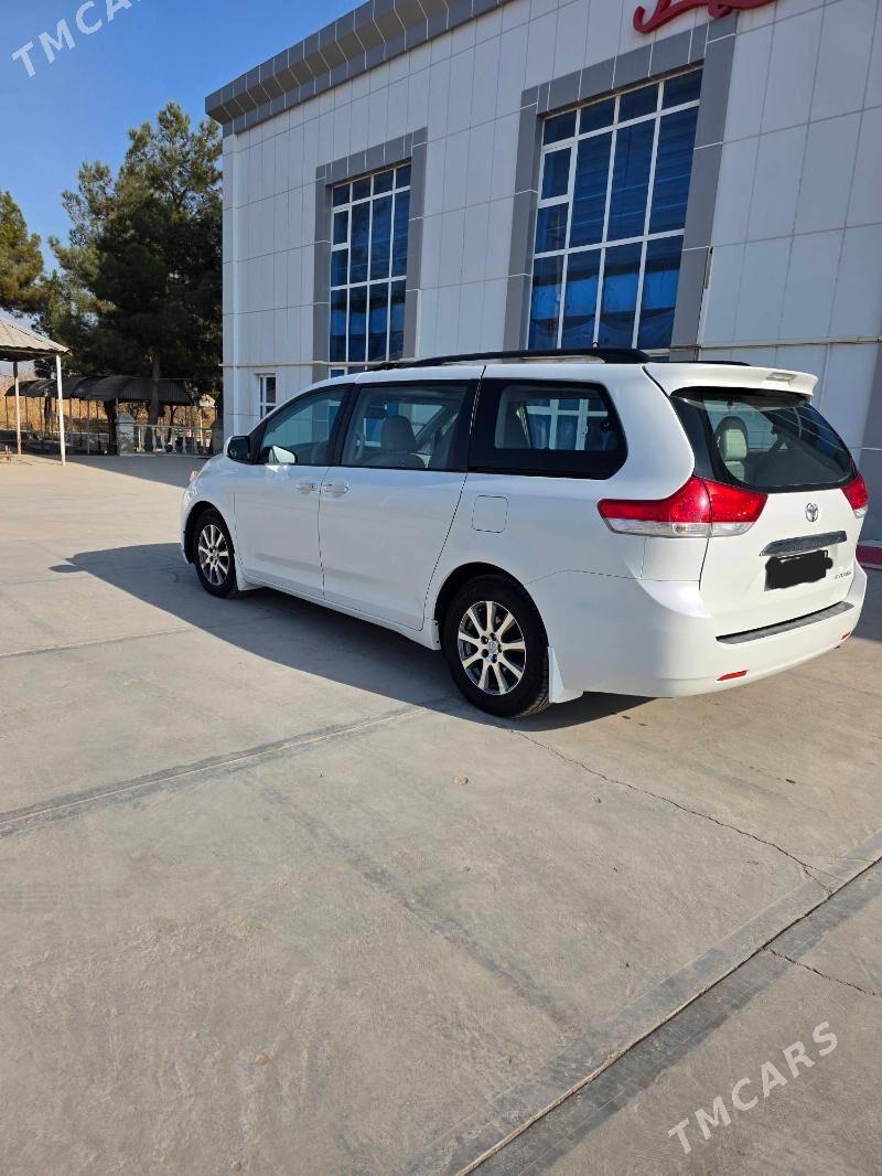 Toyota Sienna 2010 - 290 000 TMT - Мары - img 3