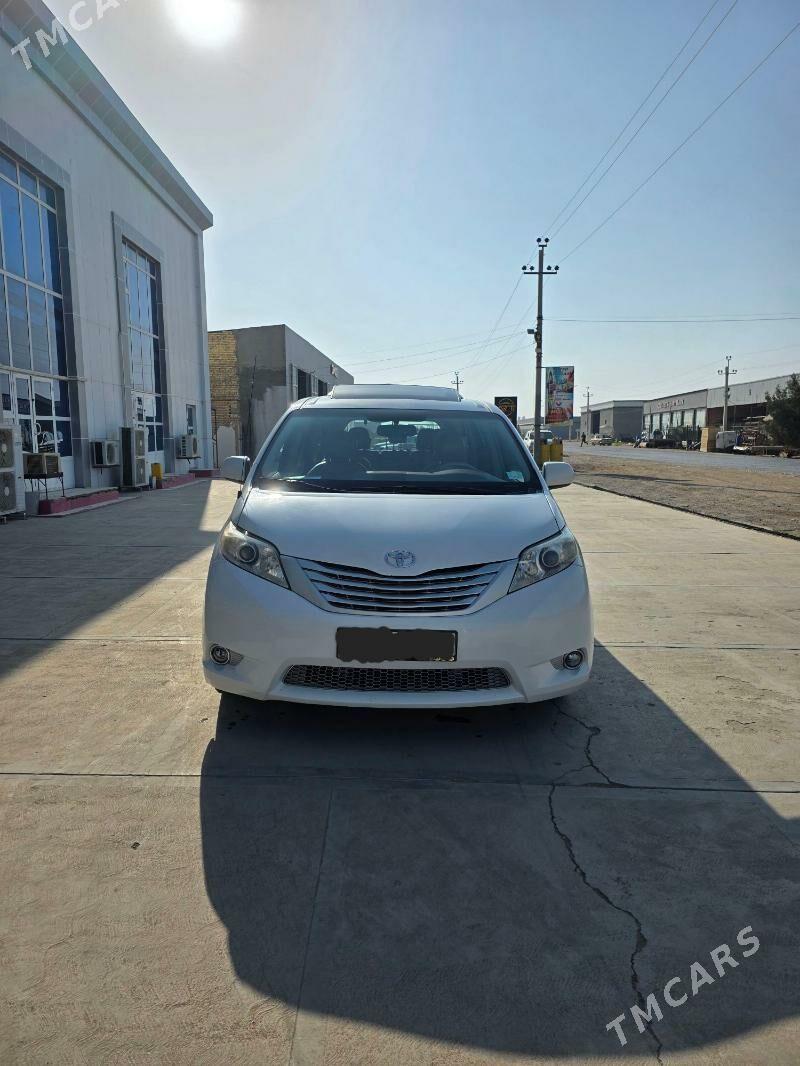 Toyota Sienna 2010 - 290 000 TMT - Мары - img 7