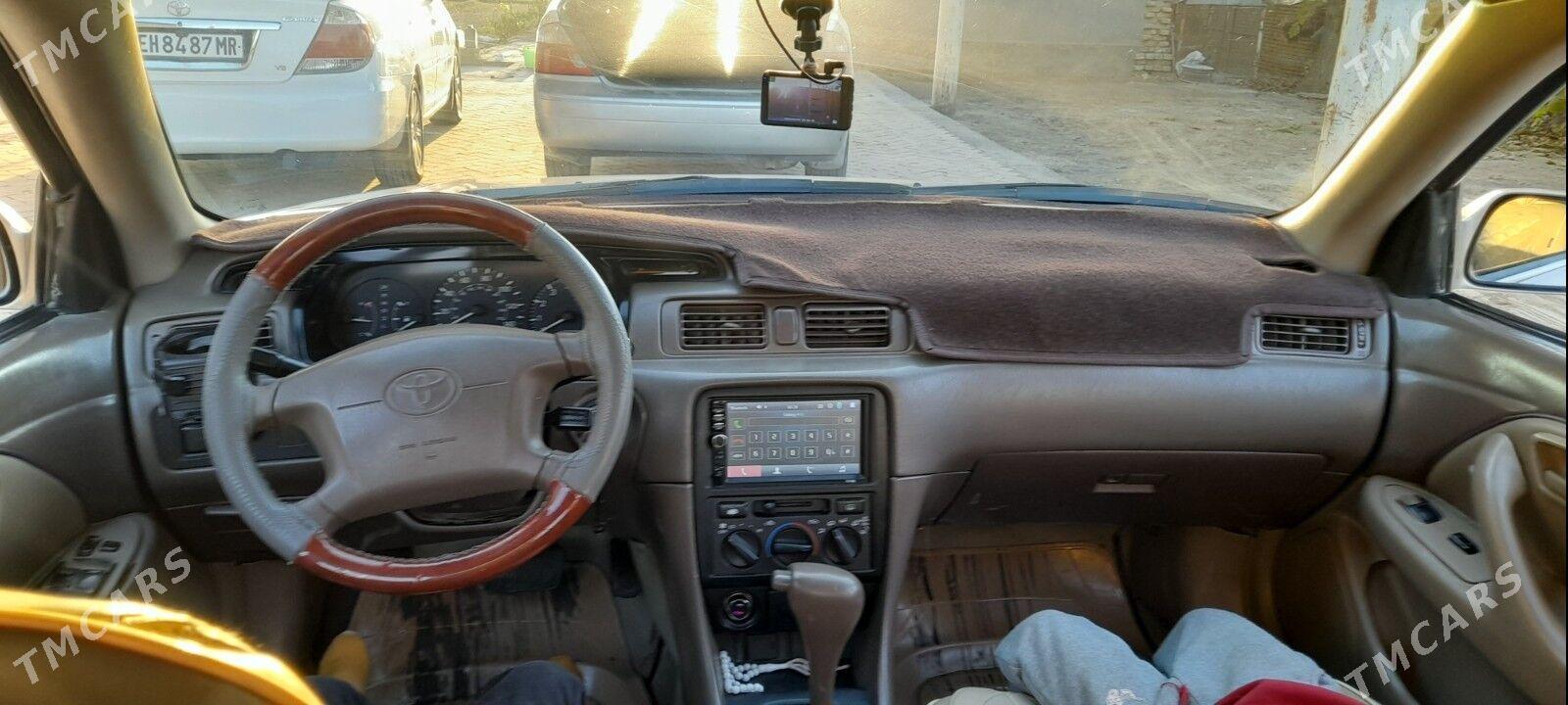 Toyota Camry 1998 - 117 000 TMT - Байрамали - img 5