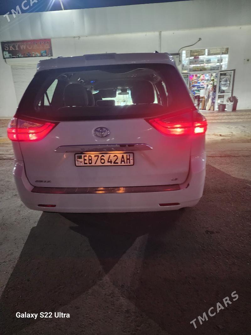 Toyota Sienna 2019 - 350 000 TMT - Теджен - img 6