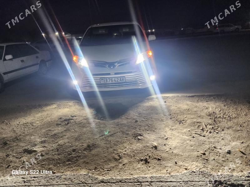 Toyota Sienna 2019 - 350 000 TMT - Теджен - img 3