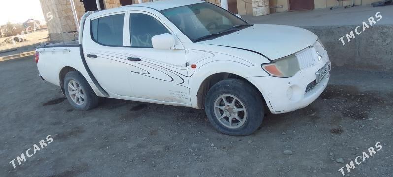 Mitsubishi L200 2008 - 80 000 TMT - Этрек - img 1