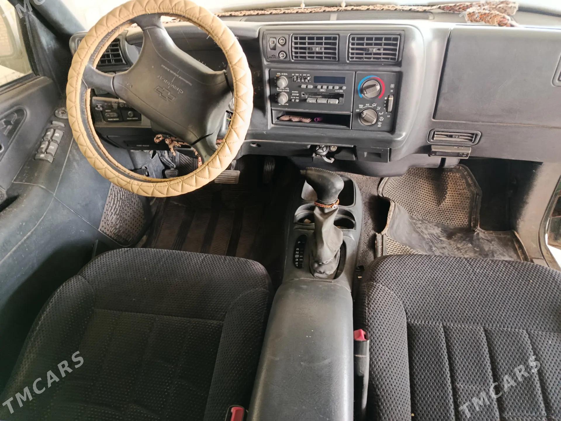 Chevrolet Blazer 1997 - 56 000 TMT - Сакар - img 7