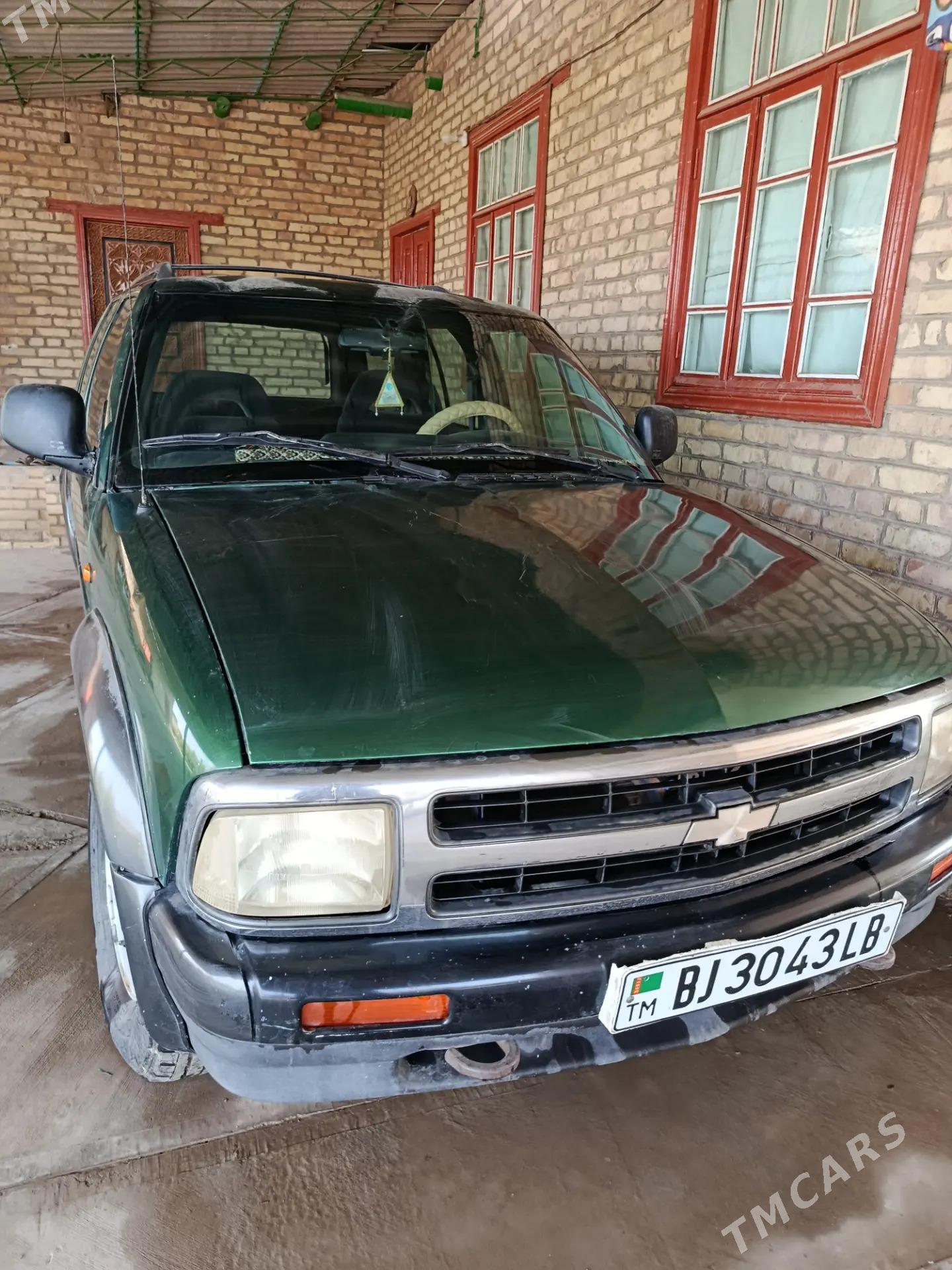 Chevrolet Blazer 1997 - 56 000 TMT - Сакар - img 1