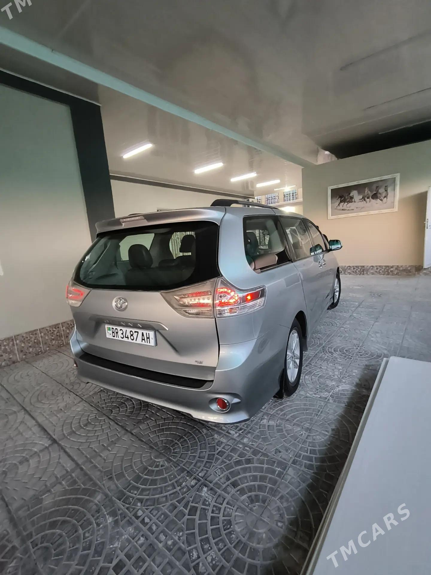Toyota Sienna 2013 - 335 000 TMT - Дашогуз - img 2