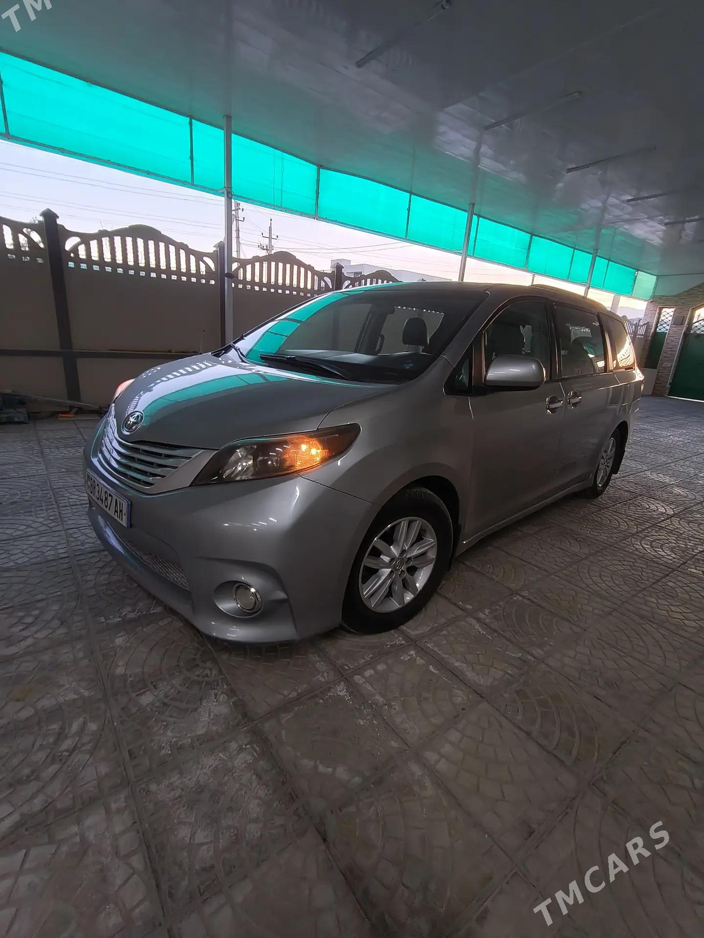 Toyota Sienna 2013 - 335 000 TMT - Дашогуз - img 5