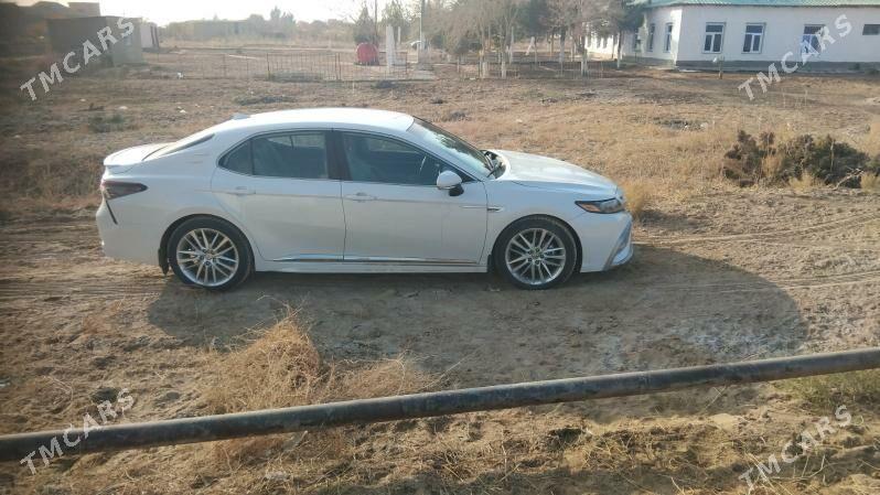 Toyota Camry 2022 - 300 000 TMT - Мары - img 3