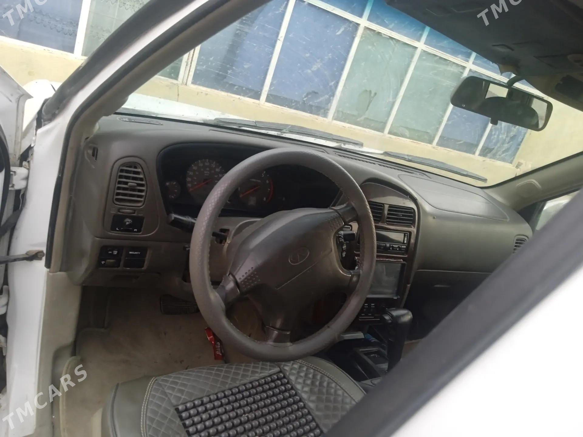 Infiniti QX4 1999 - 80 000 TMT - Bäherden - img 3