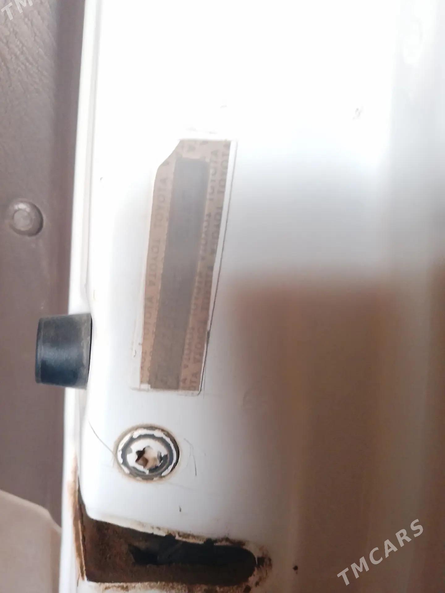 Toyota Camry 1998 - 107 000 TMT - Гурбансолтан Едже - img 8