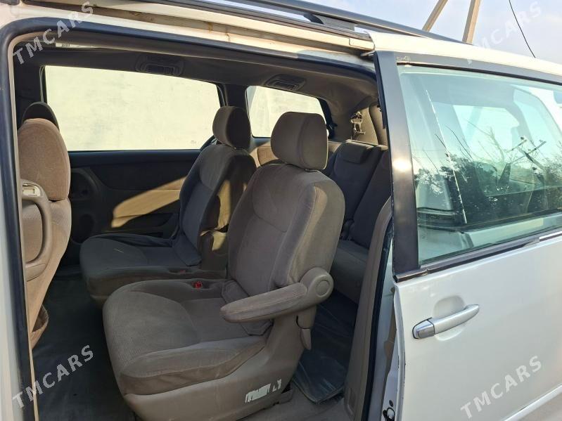 Toyota Sienna 2004 - 205 000 TMT - Гарадамак - img 3