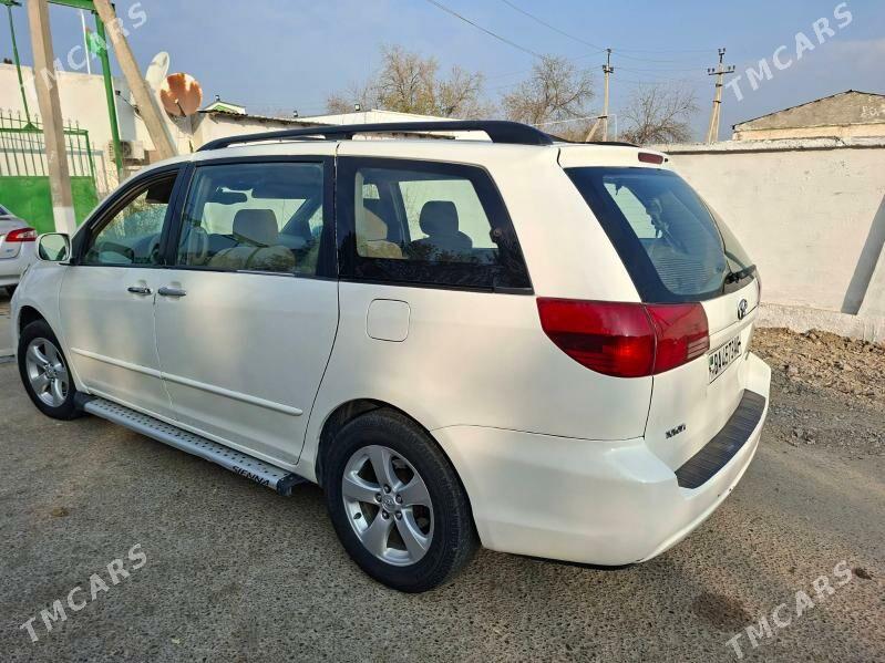 Toyota Sienna 2004 - 205 000 TMT - Гарадамак - img 4