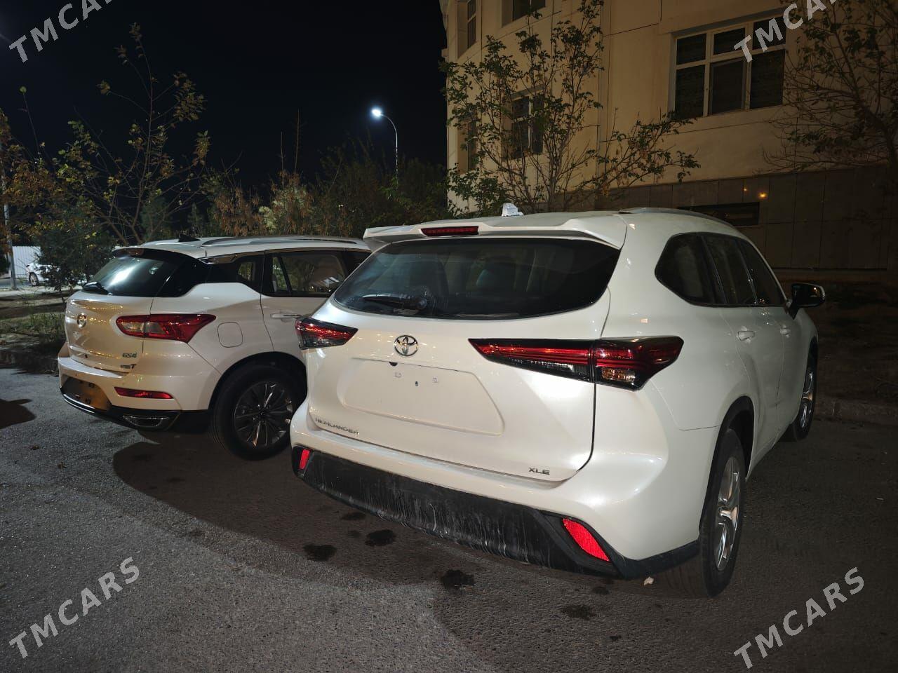 Toyota Highlander 2021 - 520 000 TMT - Бузмеин - img 3