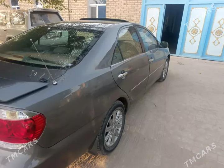 Toyota Camry 2005 - 230 000 TMT - Kerki - img 3