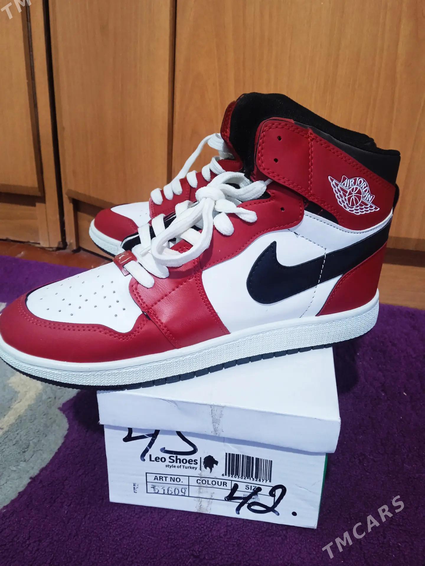 Кроссовки - Дашогуз - img 1