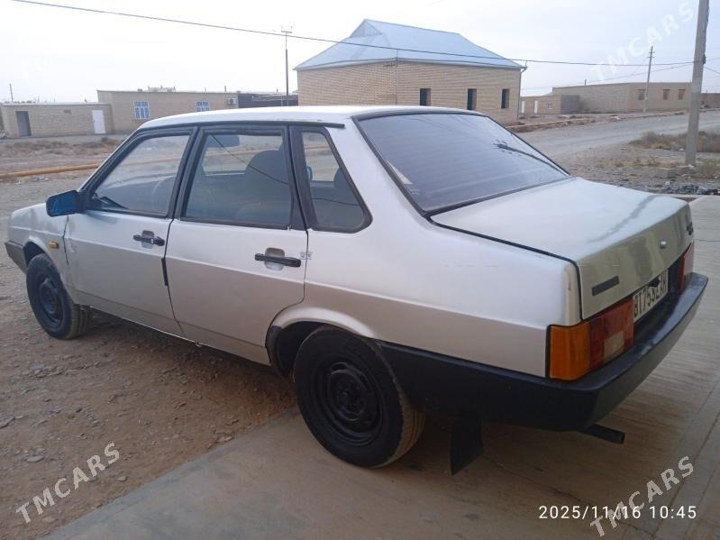 Toyota Corolla 2004 - 26 000 TMT - Серахс - img 1