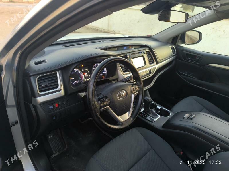 Toyota Highlander 2017 - 410 000 TMT - Гурбансолтан Едже - img 5