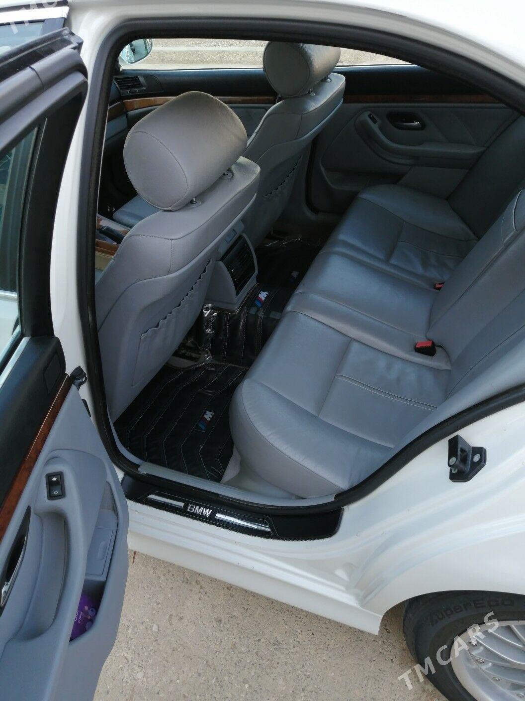 BMW 525 2000 - 122 000 TMT - Балканабат - img 8