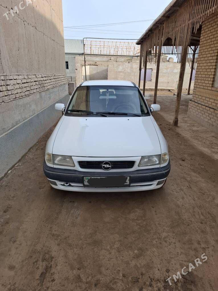 Opel Astra 1995 - 60 000 TMT - Gurbansoltan Eje - img 1