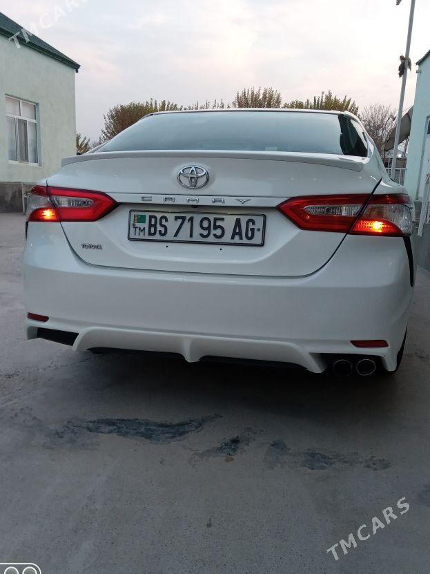 Toyota Camry 2018 - 260 000 TMT - Gökje - img 3