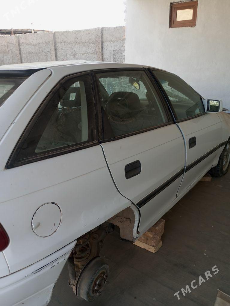Opel Astra 1992 - 16 000 TMT - Sarahs - img 5