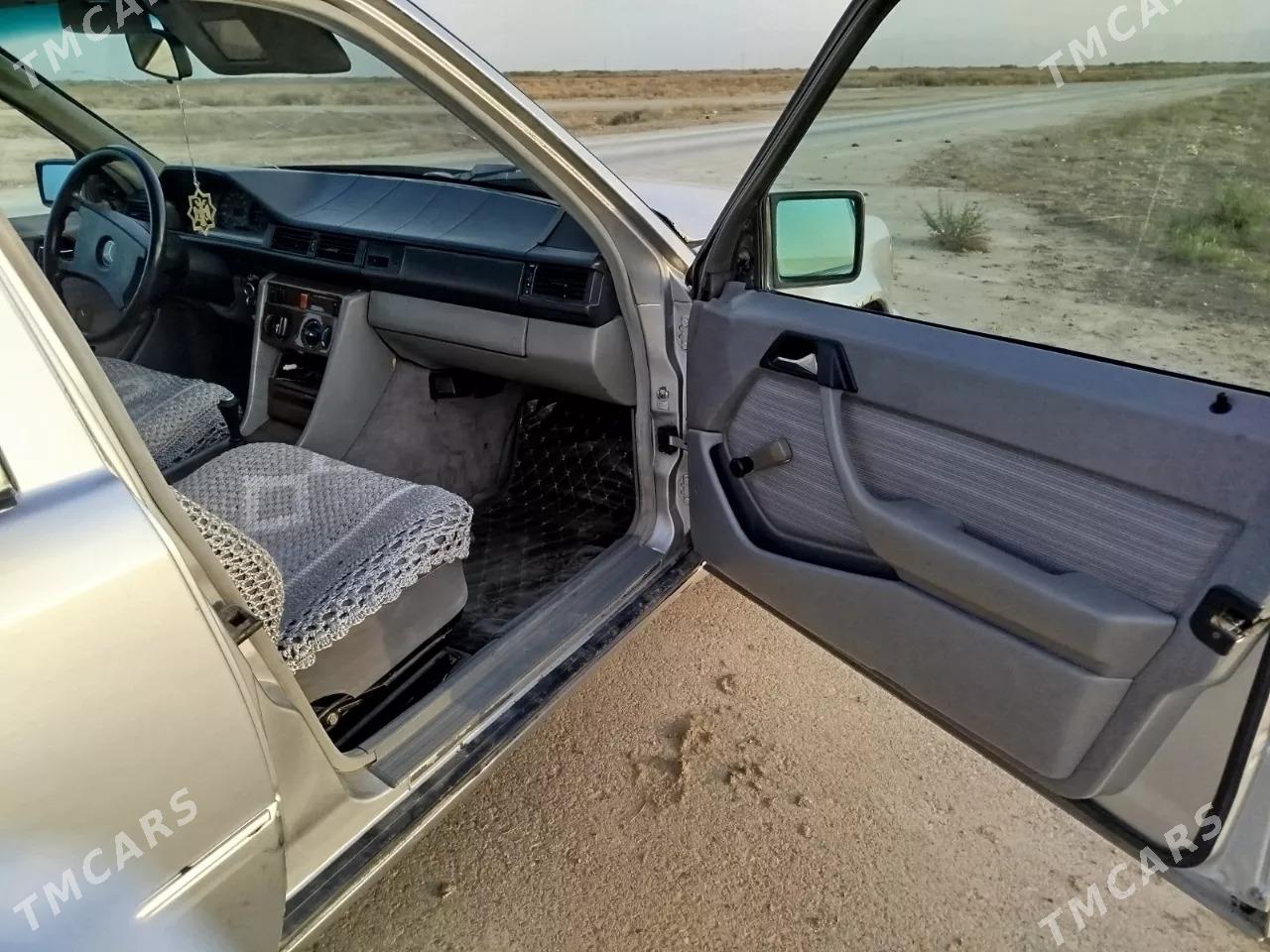 Mercedes-Benz 230E 1991 - 25 000 TMT - Байрамали - img 5