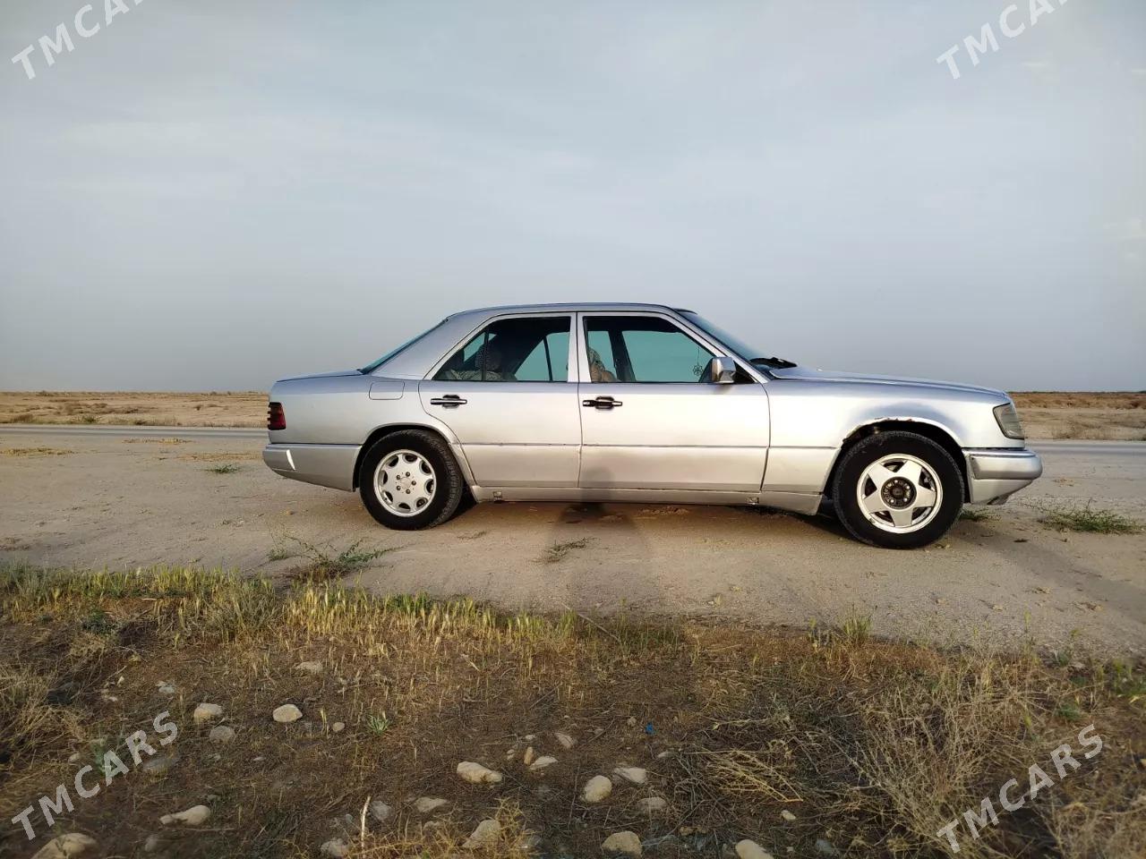 Mercedes-Benz 230E 1991 - 25 000 TMT - Байрамали - img 4