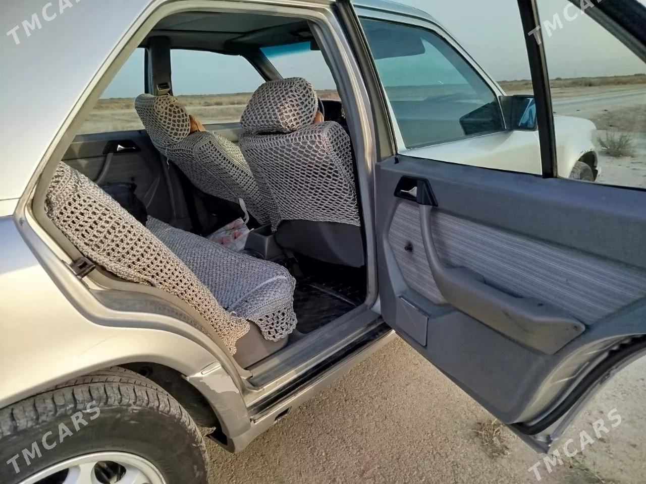 Mercedes-Benz 230E 1991 - 25 000 TMT - Байрамали - img 8