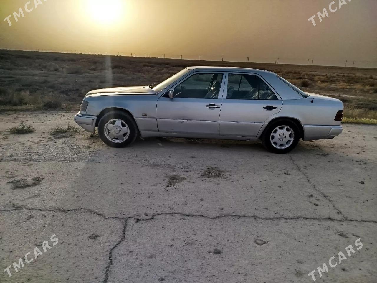 Mercedes-Benz 230E 1991 - 25 000 TMT - Байрамали - img 3