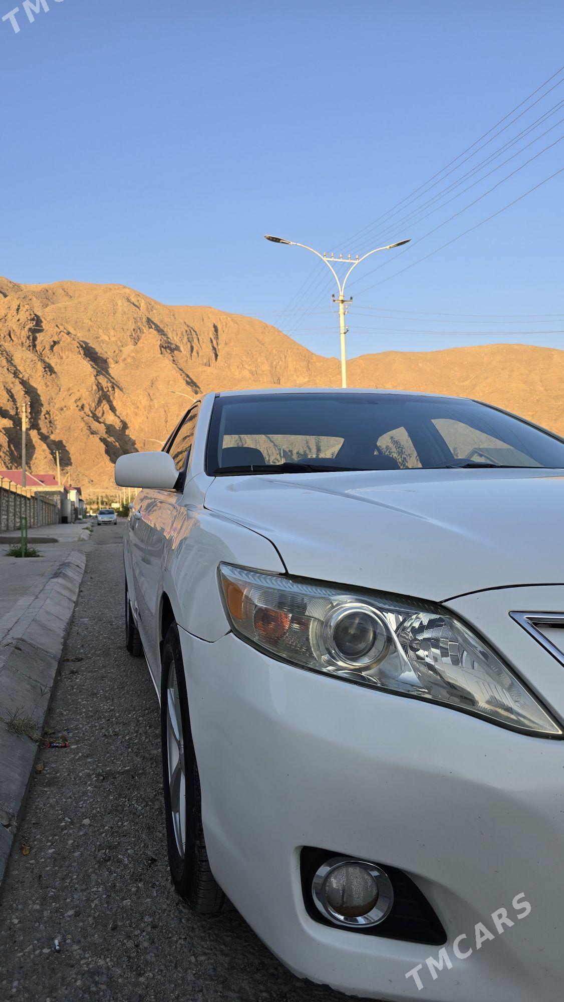 Toyota Camry 2010 - 180 000 TMT - Балканабат - img 4