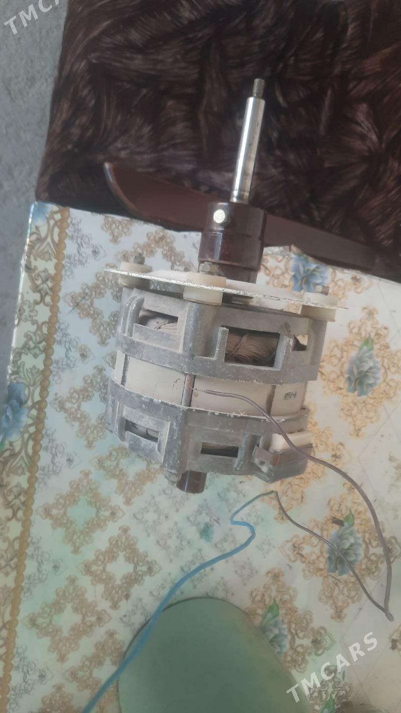 Электродвигатель.220вольт.нов. - 4 мкр - img 2