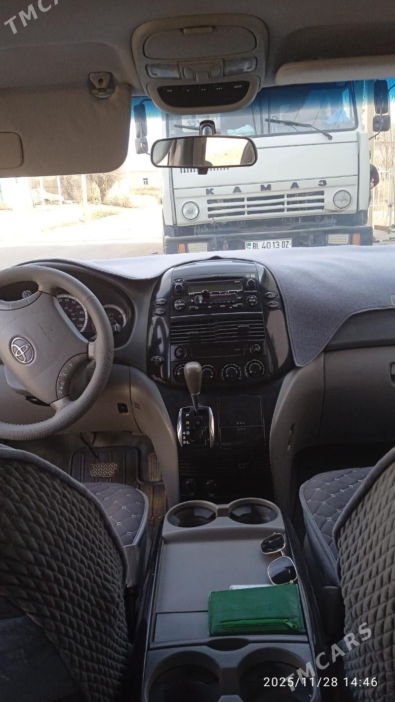 Toyota Sienna 2004 - 200 000 TMT - Дашогуз - img 4