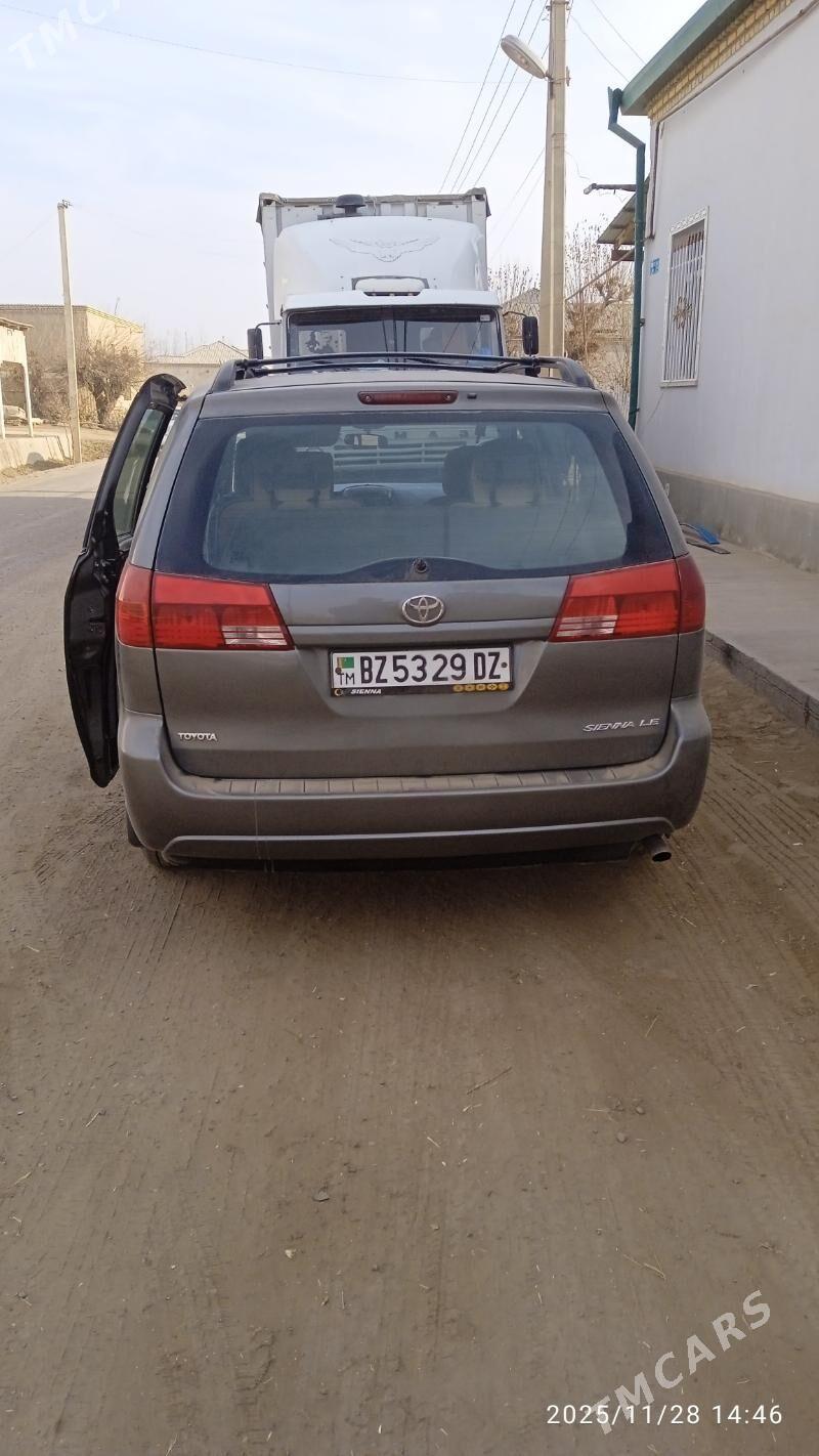 Toyota Sienna 2004 - 200 000 TMT - Дашогуз - img 3
