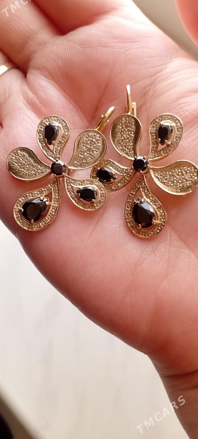 gyzyl gulakhalka - Büzmeýin - img 2