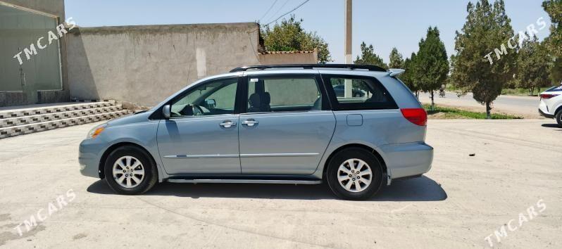 Toyota Sienna 2004 - 210 000 TMT - Halaç - img 9