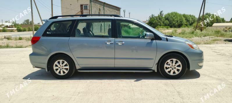 Toyota Sienna 2004 - 210 000 TMT - Halaç - img 10