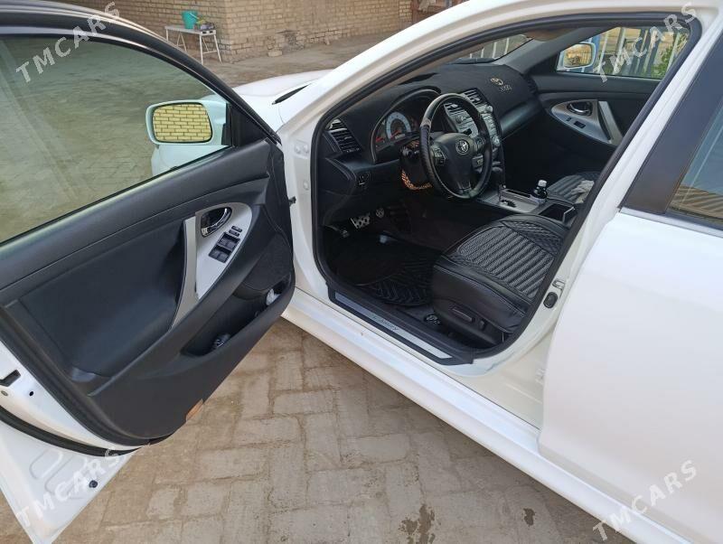 Toyota Camry 2010 - 250 000 TMT - Baýramaly - img 7